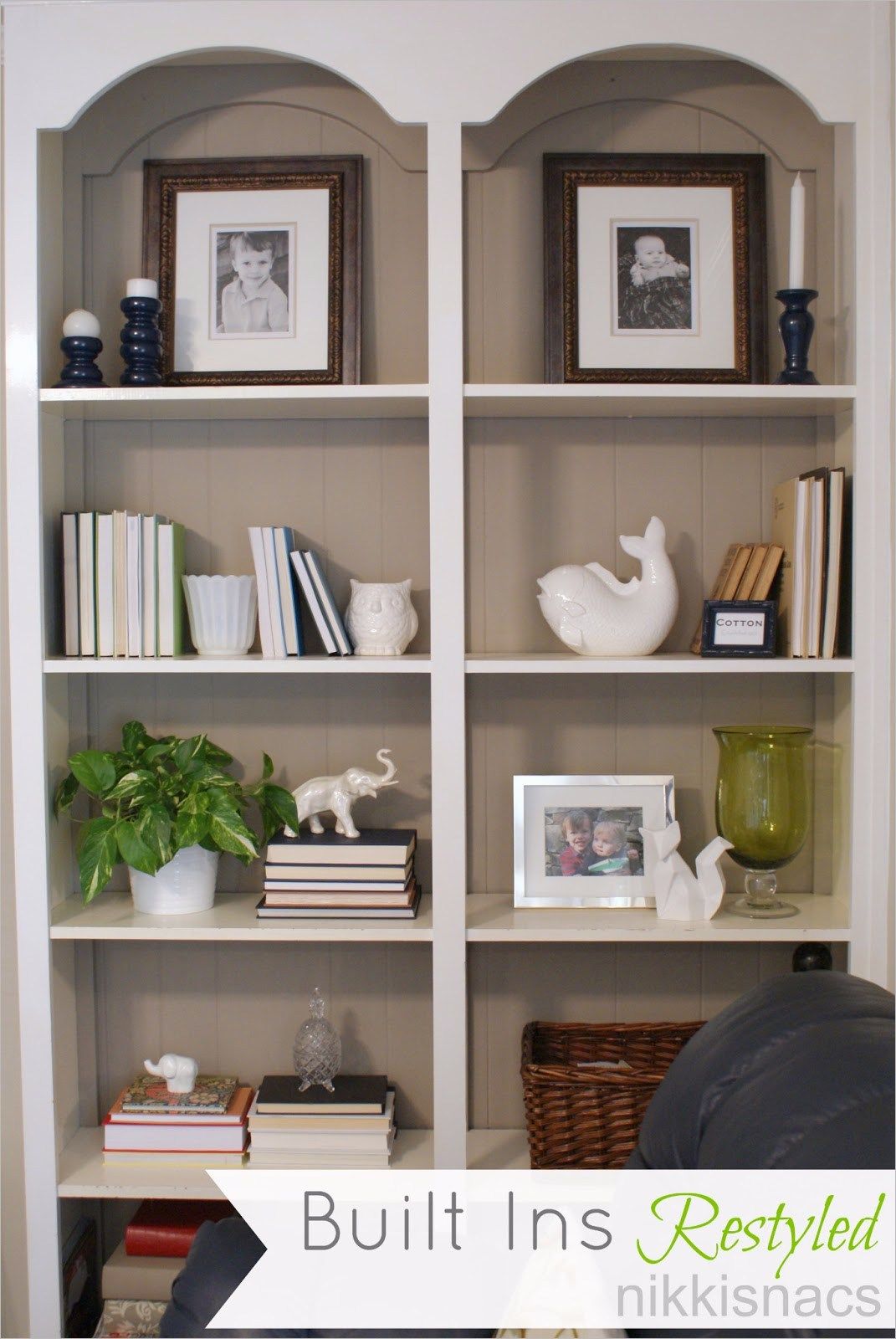 Styled Family Room Bookshelves Decorating Bookshelves Family